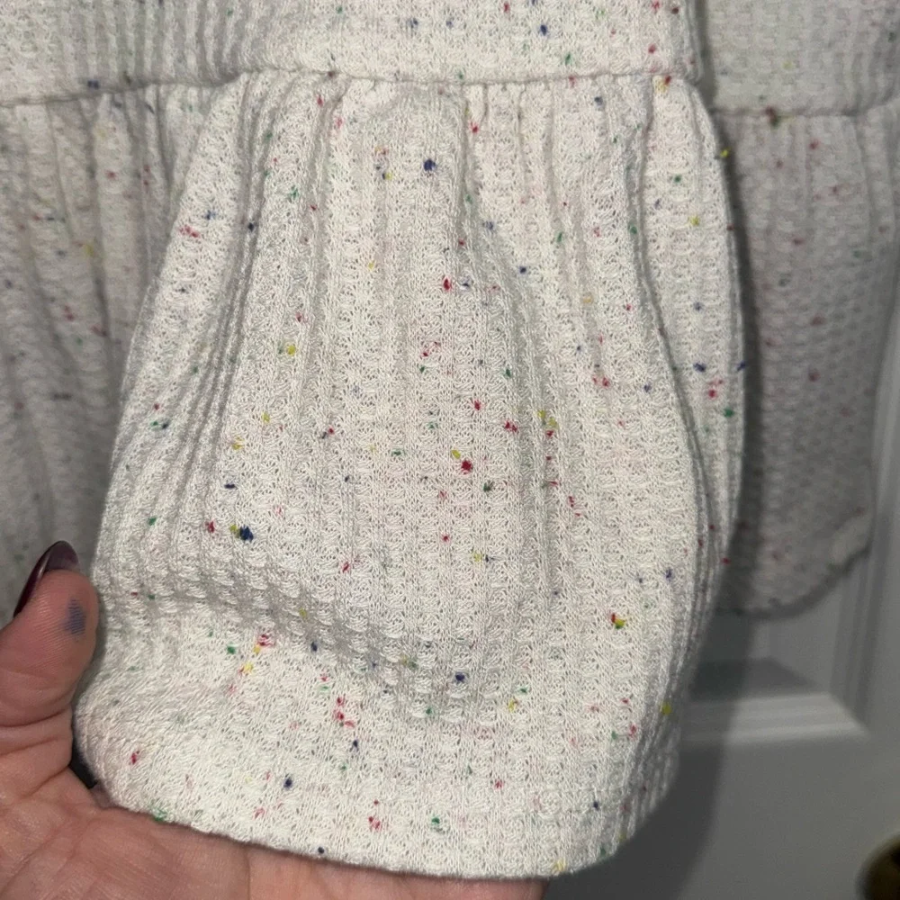 Speckled V-Neck Ruffle Hem Blouse - Cream - Picture 4 of 6